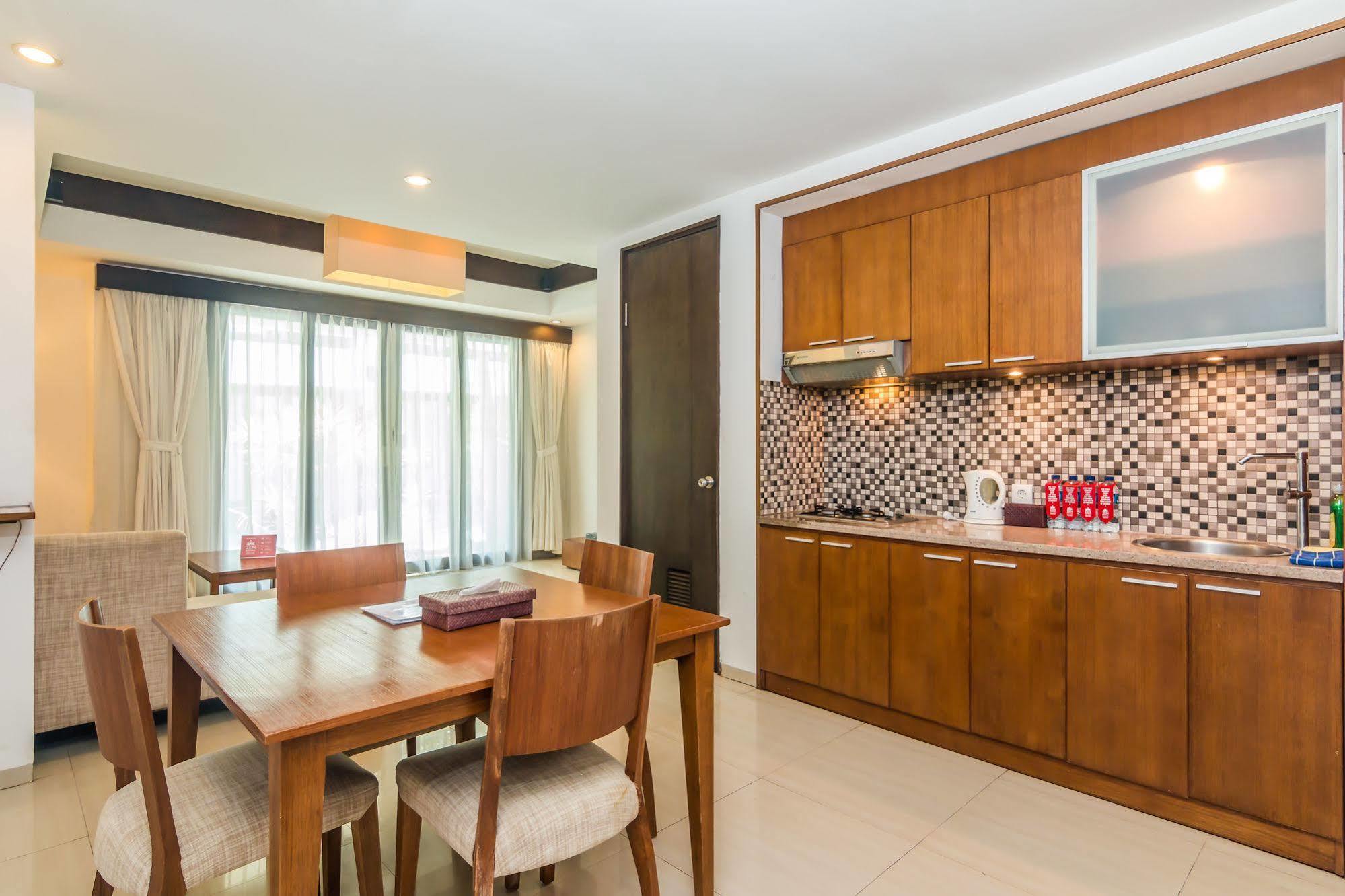 קוטה לומבוק Zen Rooms Dewi Ratih Seminyak מראה חיצוני תמונה